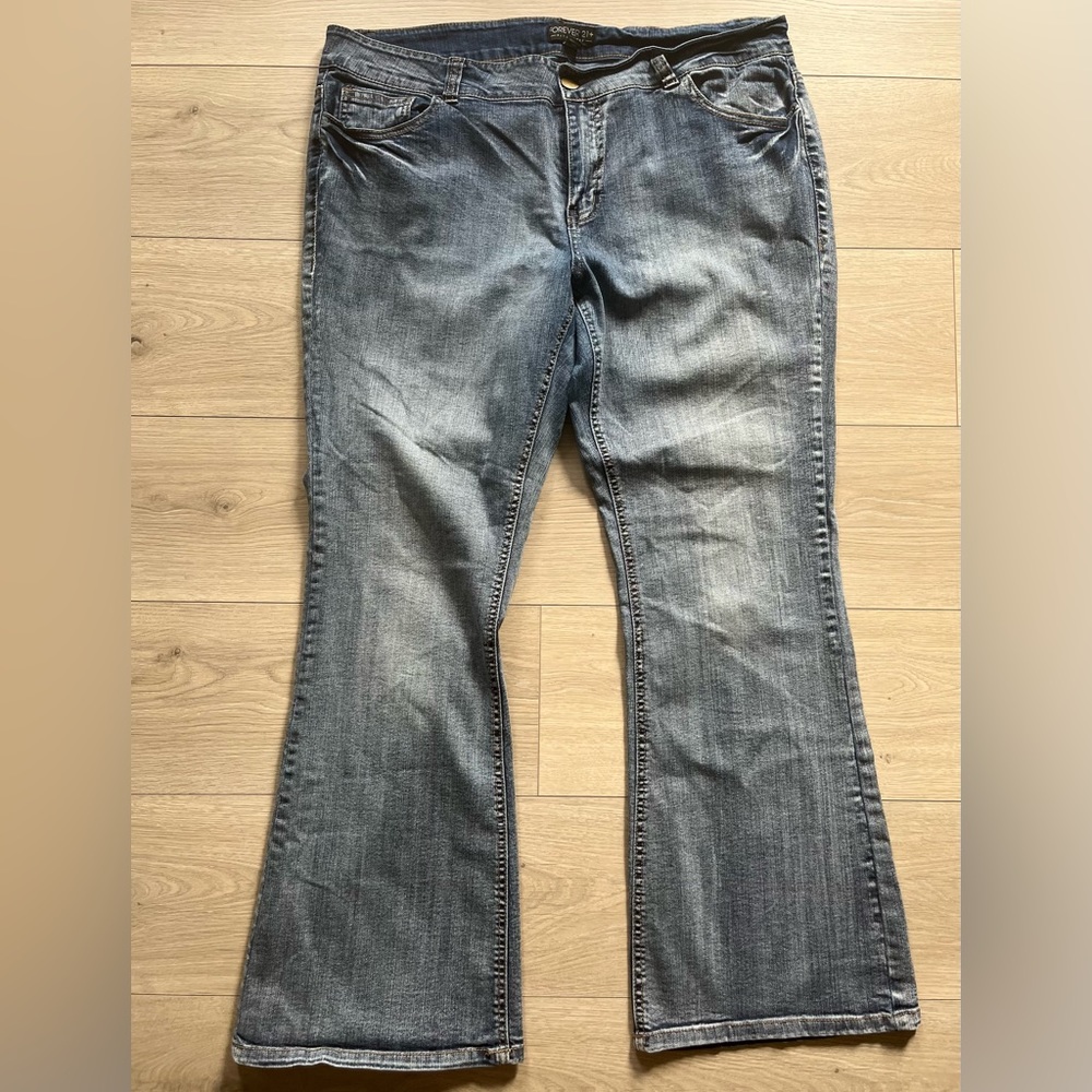 💕 2/$25 Forever 21 Flared Jeans